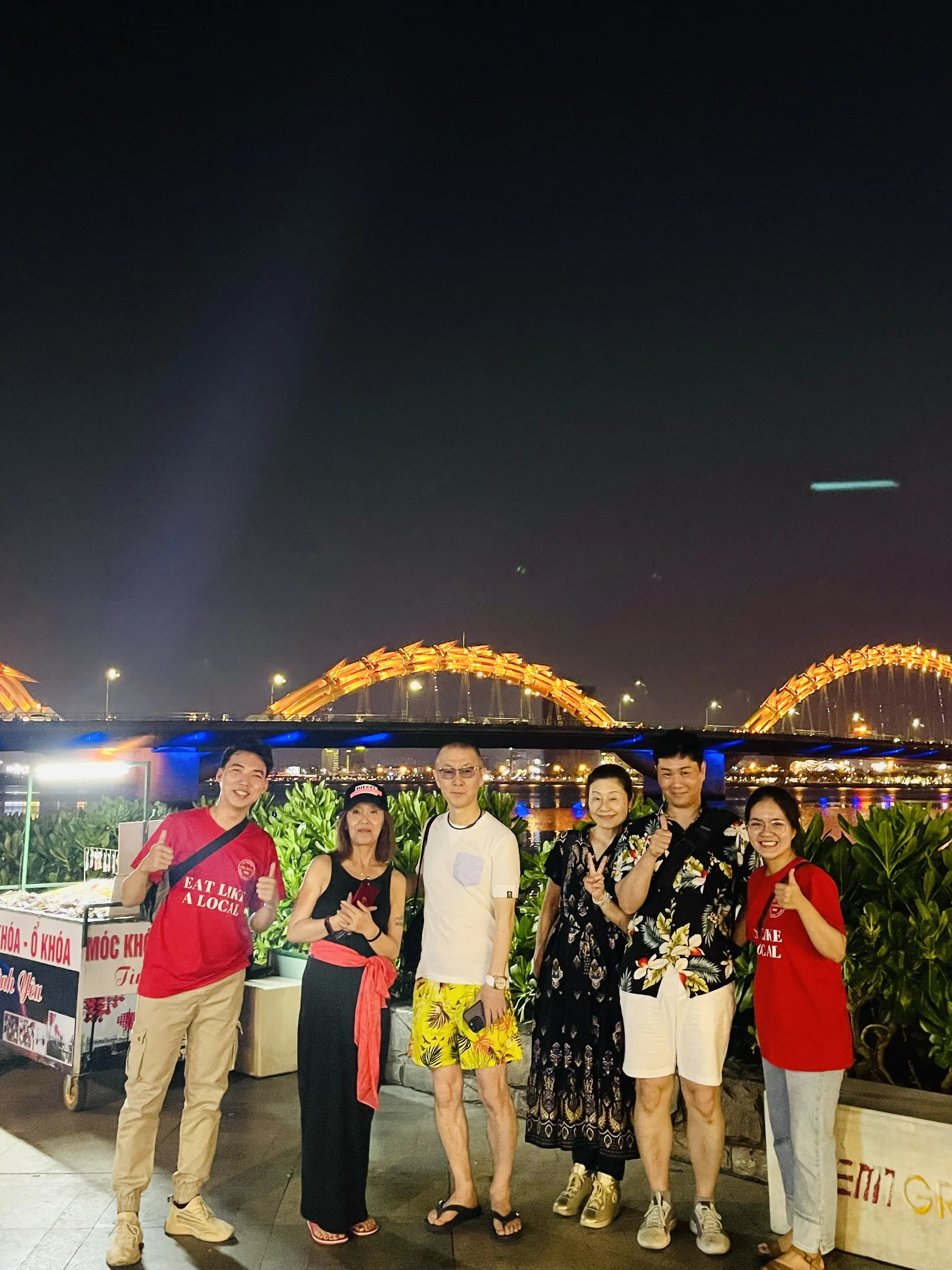 Day Tour | Da Nang Night Tour: Seafood Dinner, Night Market, City Walk & River Cruise Experience